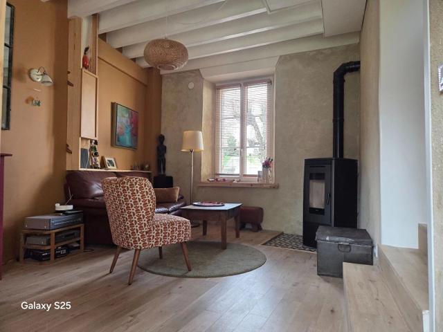 BEVILLE LE COMTE Charmante maison rénovée dans son écrin de verd