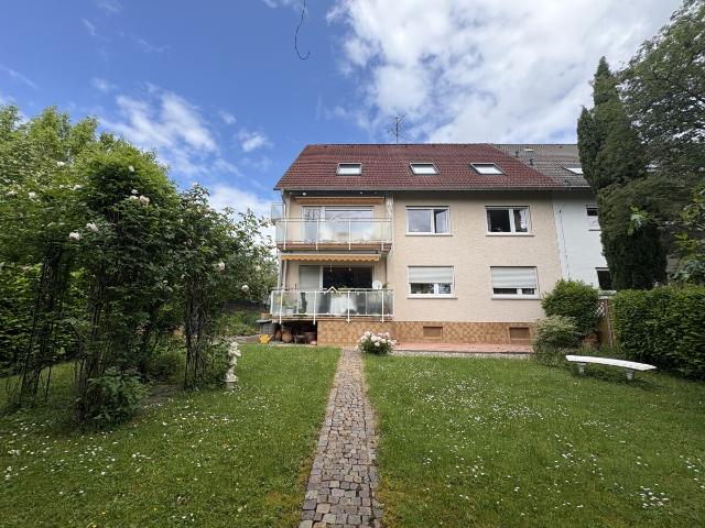 Bevorzugte Lage im Freudenberg Dreifamilienhaus + 3 Garagen in guter Lage von Wiesbaden Schierstein