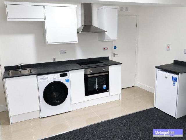 Bewdley Road, Kidderminster, DY11 Studio to rent £525 pcm £121 pw