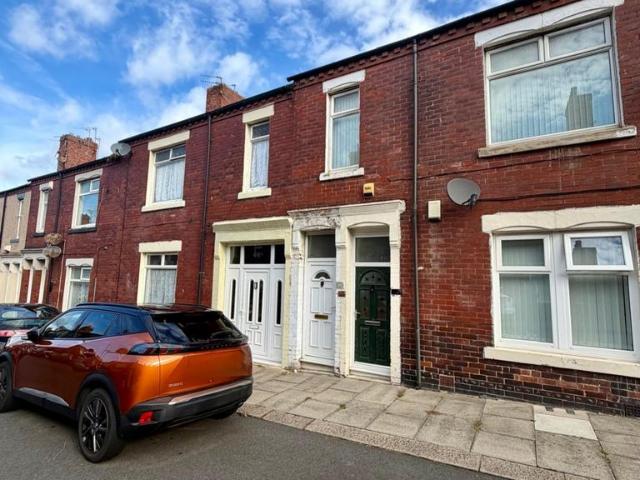 Bewick Street, South Shields, Tyne. 2 bed flat to rent £625 pcm £144 pw