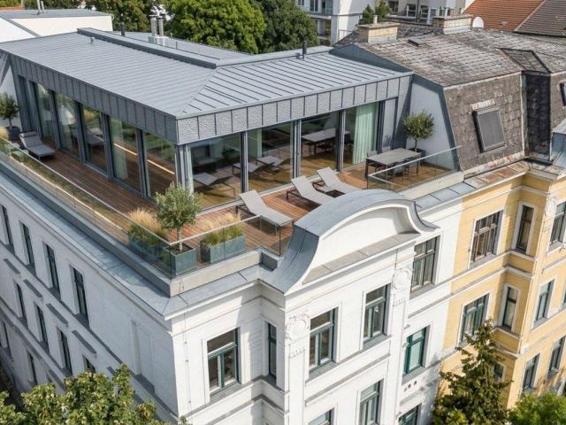 Bewilligter Rohdachboden mit zwei geplanten Loggien im charmanten Altbau