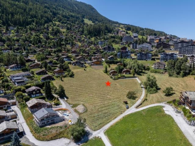 Bewirtschaftetes Grundstück von 800 m² ohne Mandat in einem Wohngebiet ganz in der Nähe des Zentrums des Resorts