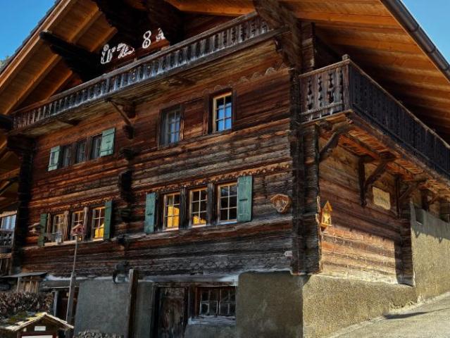 Bewohnte Lebensrente – Authentisches Alpenchalet – Komplett renoviert – Panex