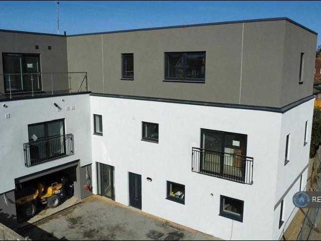 Bexhill On Sea, Bexhill On Sea, TN39 3 bed flat to rent £1,675 pcm £387 pw