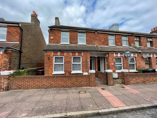 Bexhill Road BN22, 2 bed end terrace house to rent, £1,295 pcm | PrimeLocation