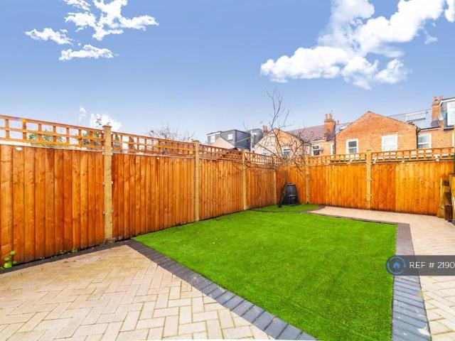 Bexhill Road, London, SE4 1 bed in a house share to rent £950 pcm £219 pw