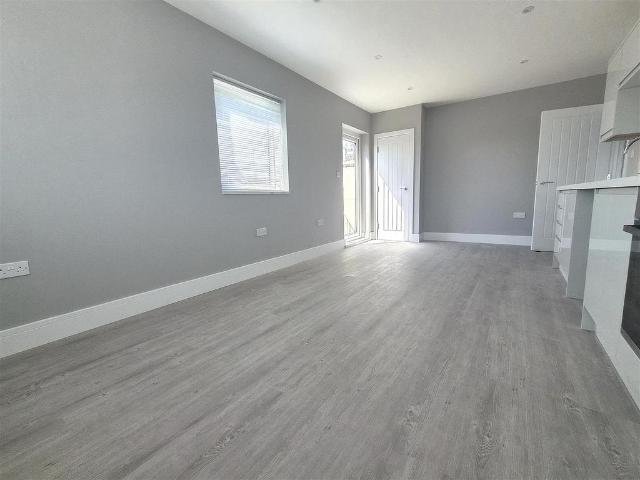 Bexley Road, Erith DA8 1 bed flat to rent £1,300 pcm £300 pw