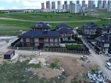 Beytepede 777m Kullanım Alanlı, Geniş Bahçeli Natamam Villa
