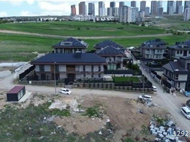 Beytepede 777m Kullanım Alanlı, Geniş Bahçeli Natamam Villa