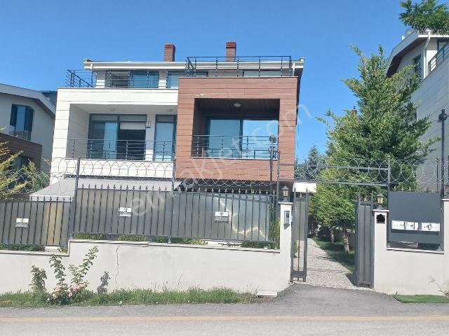 İkinci Kez !fiyat Düşürdük! Ofis&büro&şirket İçinkiralık Villa