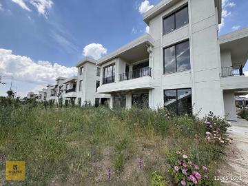 Beytepe'de Lösante Yakını Satılık 7+2 Natamam Köşe Villa