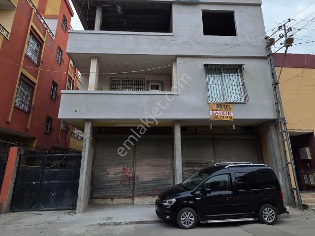 Bey Mahallesi’nde Komple Bina Satılık● Arsa Alanı: 278 M²●oturum Alanı: 190–200 M²