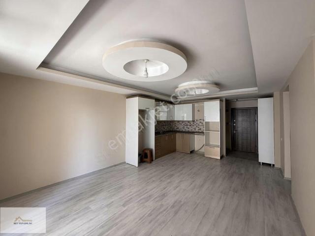 Bey Yapı Emlak'tan Merkezi Konum 2+1 Boş Kiralık Daire!