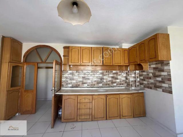 Bey Yapı Emlak'tan Merkezi Konumda 1+1 Boş Kiralık Denize 200m!