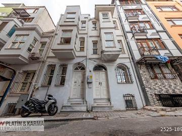 Beyazıt Gedikpaşa'da İskanlı Restorasyonlu Tek Tapuda İki Konak