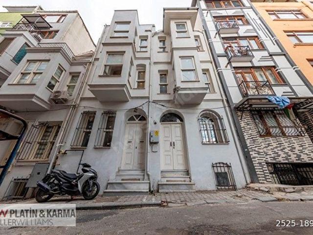 Beyazıt Gedikpaşa'da İskanlı Restorasyonlu Tek Tapuda İki Konak