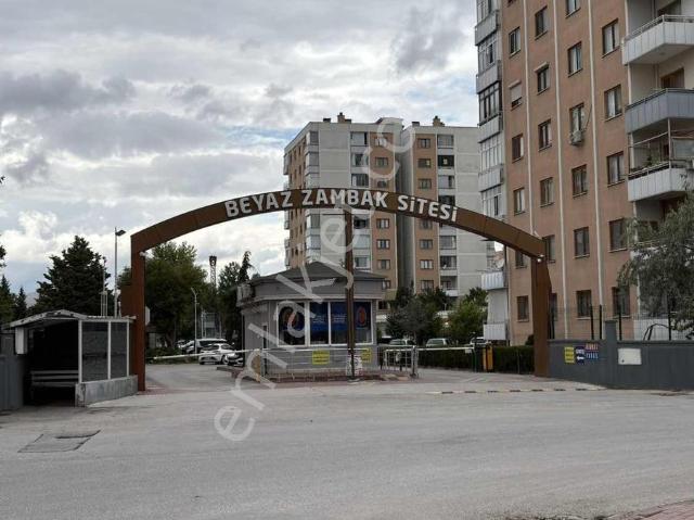 Beyaz Zambak Sitesinde 3+1 Satılık Yapılı Daire