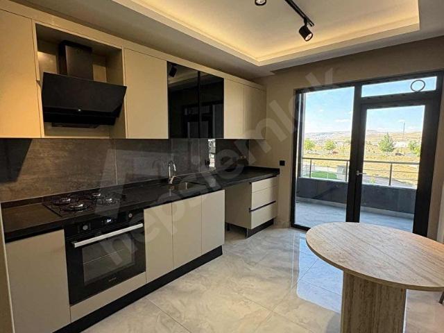 BEYAZŞEHİR MAHALLESİNDE 4+0 KİRALIK SIFIR LÜKS DAİRE
