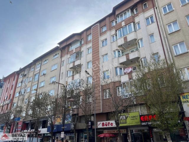 Beyaz Emlak'tan Celal Bayar Cd. Üzeri Bakımlı 3+1 Satılık Daire