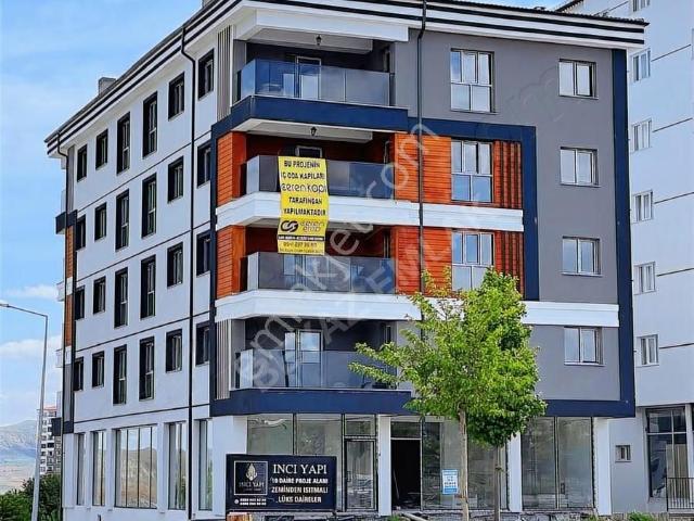 Beyaz Emlak'tan Şeyh Şamil Mh. N.erbakan Cad. 4+1 Satılık Daire