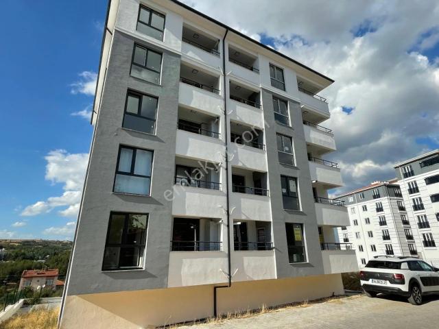 Beyaz Gayrimenkul'den Ana Yola Yakın Sıfır 1+1 Alttan Isıtmalı