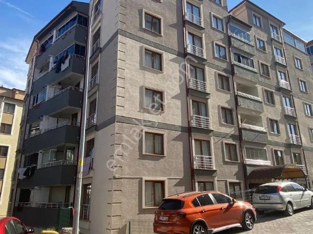 Beyaz Gayrimenkulden Bahçelievler'de Arakat Kiralık 2+1