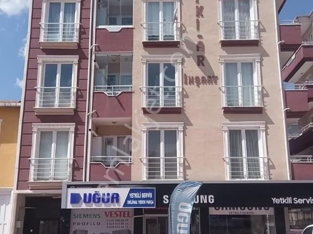 Beyaz Gayrimenkulden Bahçelievlerde Cadde Üzerinde Kiralık 1+1