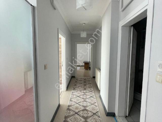 Beyaz Gayrimenkulden Cadde Üzeri Merkezde Sıfır Eşyalı 1+1