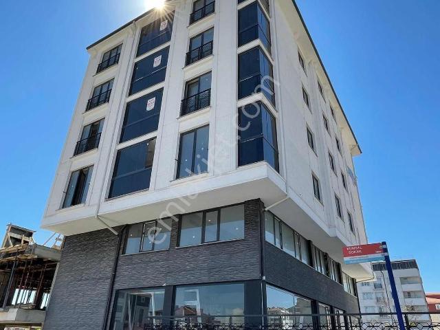 Beyaz Gayrimenkulden Cadde Üzerinde Satılık Sıfır 3+1 Daire