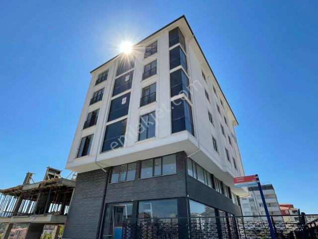 Beyaz Gayrimenkulden Cadde Üzerinde Satılık Sıfır 3+1 Daire