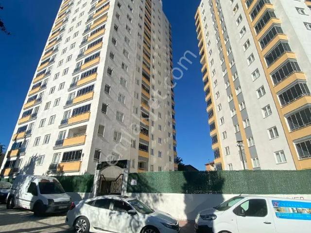 Beyaz Gayrimenkulden Panaromik Şehir Manzaralı Towers'ta 3+1