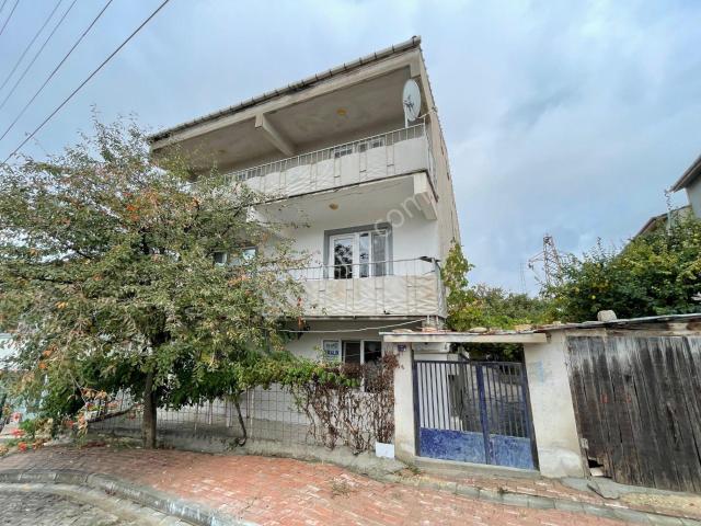 Beyaz Gayrimenkulden Pelitözünde Kiralık Aile Apartmanı 2+1