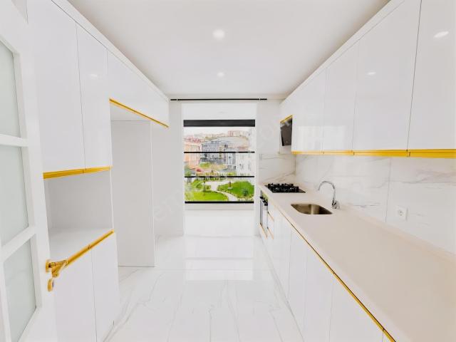 Beyaz İnci Sitesinde 3+1 Satılık Daire