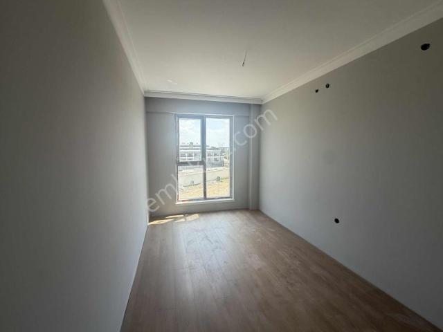 Beyaz'dan Cadde Üzerinde Kiralık Sıfır Binada 2+1 Daire