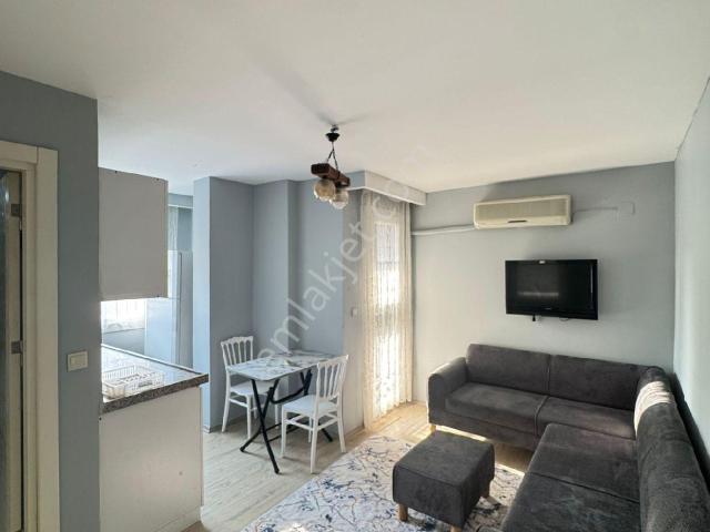 Beyazevler Mahallesinde Balkonlu Güvenlikli 1+1 Tertemiz Eşyalı Kiralık Daire