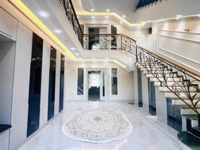 Beyazsaray Agaoglu Trıplex Villa 1400m2 6+1 Dlux Yapılmiş