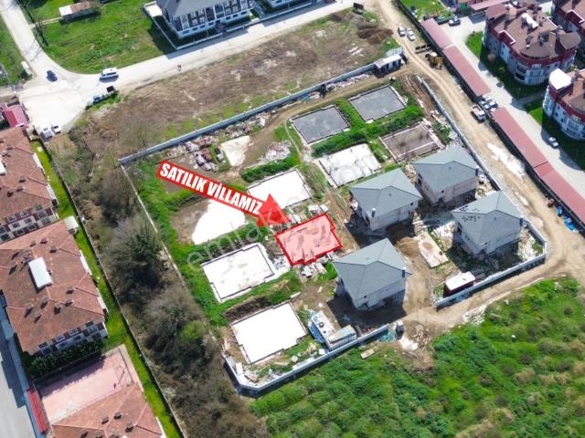 Beyciler Mh.de Mükemmel Konumda | Lüks | Geniş Bahçeli 5+1 Villa