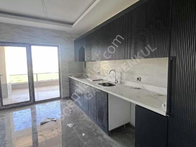 Beykent Ana Cadde Üzerinde Ebeveyn Banyolu 2.5+1 Daire