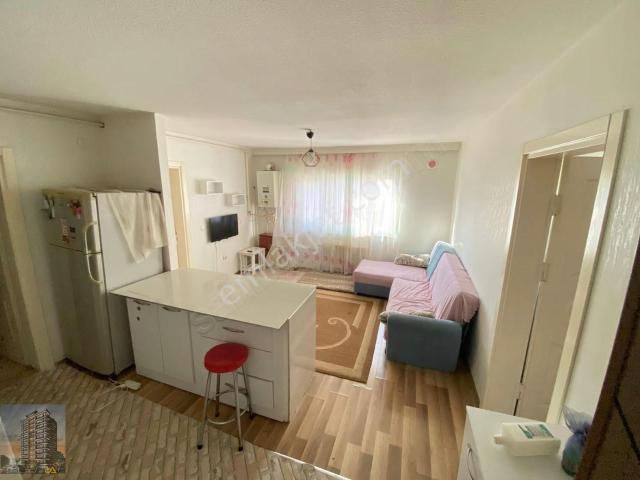 Beykent Yüzme Havuzu Yanı Eşyalı 2+1 İçi Yapılı Satılık T Daire