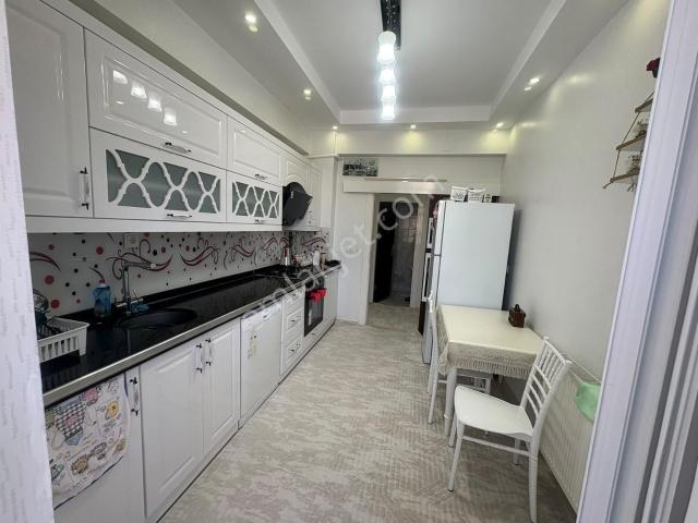 Beykent 1. Etap'ta Satılık Bakımlı Geniş 2+1 Daire