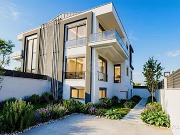 Beykentin Prestijli Bölgesinde Geniş Bahçeli İkiz Villa