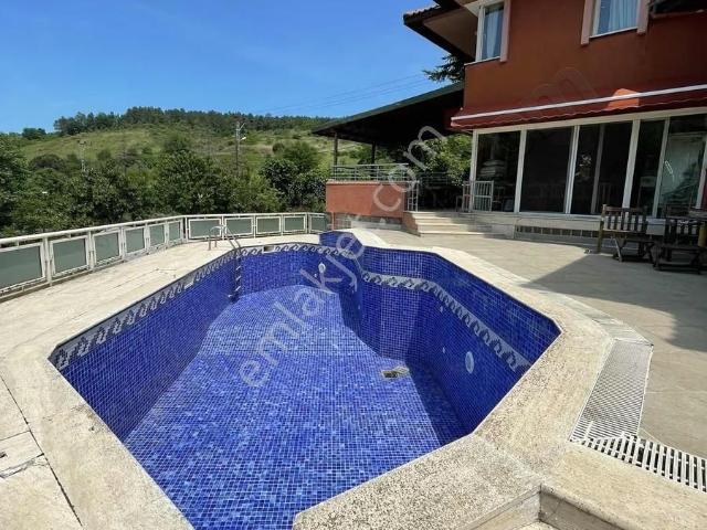 Beykoz Anadolufeneri Kabakozda 4 Dönüm Arsa İcinde Satılık Villa