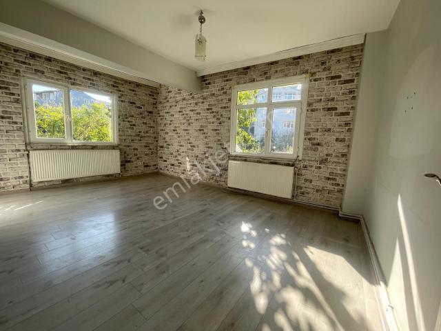 Beykoz Göksu Arkboyu 'nda Yeşillikler İçinde Kiralık 2+1 Daire