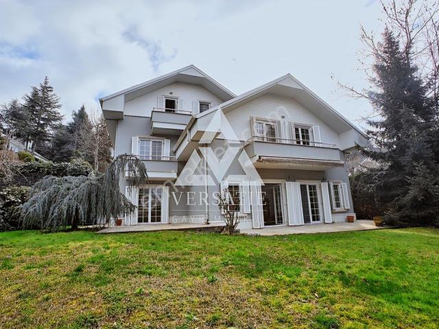 Beykoz Konaklarında Satılık Geniş Bahçeli