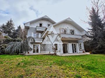 Beykoz Konaklarında Satılık Geniş Bahçeli