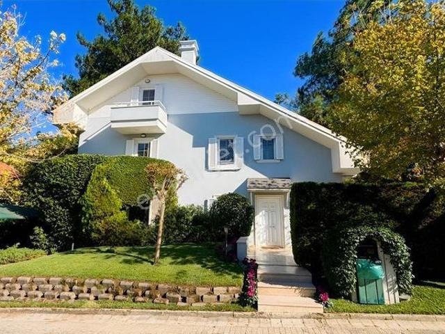 Beykoz Konaklarında Taşınmaya Hazır Masrafsız Boş B Tipi Villa