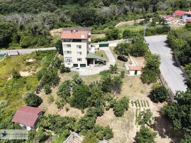 Beykoz Örnekköy'de 2.396 M2 Arsa İçerisinde 10+2 Satılık Villa