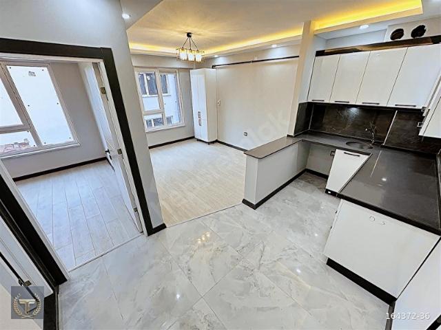 BEYLERBEYİNDEN ARA KAT CADDE DİBİ 1+1 DAİRE