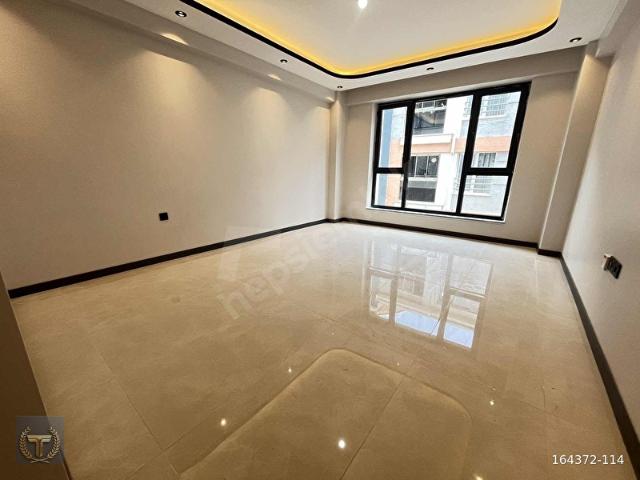 BEYLERBEYİNDEN ARA KAT EBEVEYN BANYOLU GENİŞ 2+1 DAİRE