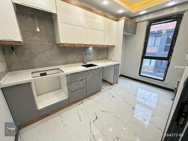BEYLERBEYİNDEN ARA KAT GENİŞ 2+0 DAİRE